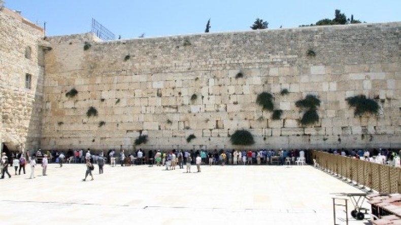 سعيود تفادى حضور طقوس اليهود أمام “حائط المبكى”