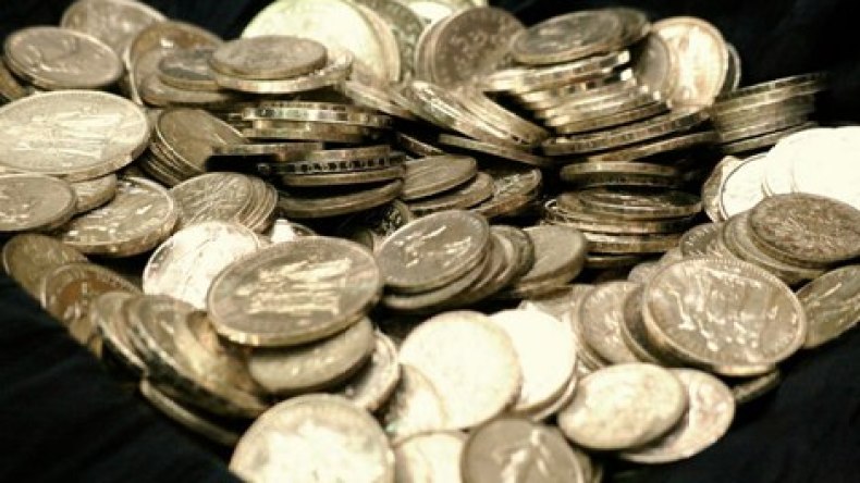 الصحافة التونسية لـ نبيل معلول: إهتم بـ “نسور قرطاج” بدلا من “الجزيرة الرياضية”!