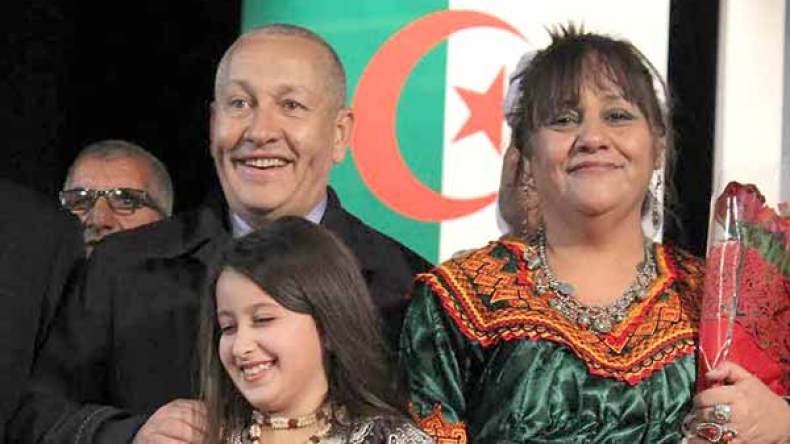 “أغني لكل الجزائريين والموسيقى لغة تخاطب القلوب”