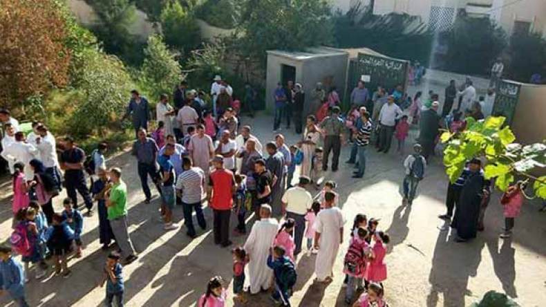 أولياء يطردون الأساتذة ويمنعون أبناءهم من الدراسة بسيدي عيسى