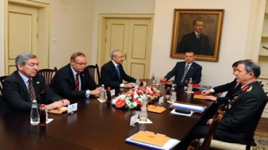 Guerre des mots entre Ankara et Damas avant une réunion de l'Otan