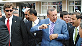أردوغان يفصل 23 من حراسه الشخصيين على خلفية التنصت عليه