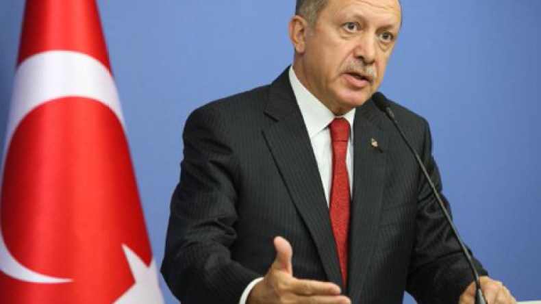 أردوغان يهدد بحظر “يوتيوب” و”فايسبوك” وغول يستبعد الفكرة