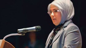 زوجة أردوغان تزور متحف الآثار والفنون الإسلامية بالجزائر