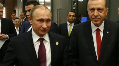 Erdogan en Russie pour relancer ses relations avec Poutine