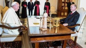 كرسي أردوغان والبابا يصنع الجدل مجددا وهذه حقيقته