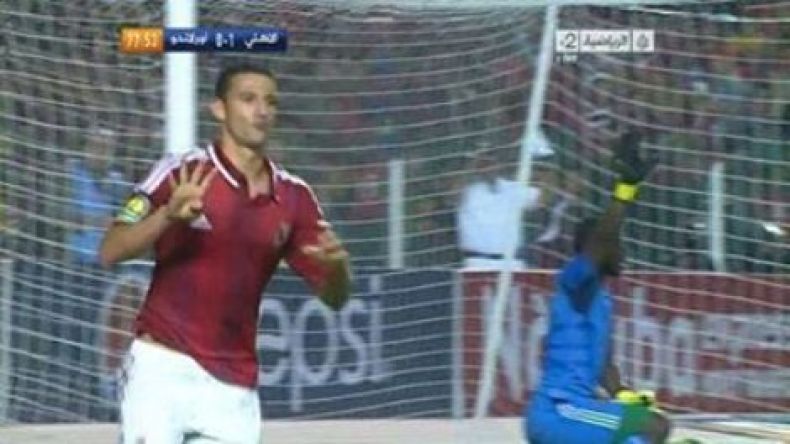 لاعب من الأهلي المصري يلفت الأنظار برمز “رابعة” في نهائي رابطة الأبطال