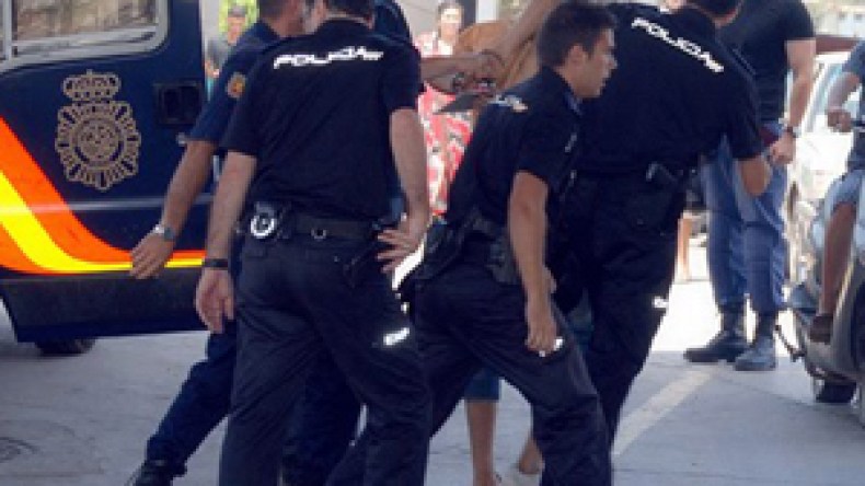 الشرطة الإسبانية تعتقل “أمريكيا جزائريا بتهمة تمويل “الجماعة السلفية”