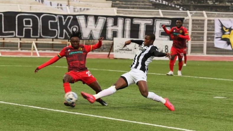 النّسر الأسود يلتحق بِالكناري