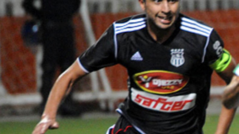 سرار‭ ‬يزور‭ ‬اللاعبين‭ ‬في‭ ‬التدريبات‮ ‬ويعدهم‭ ‬بفرج‭ ‬قريب