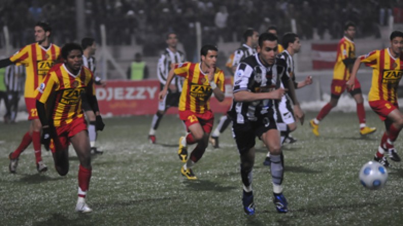 النسر يسقط من أعالي سور قرطاج ويجرد من لقبه