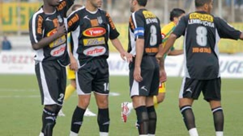 إدارة الوداد البيضاوي ترصد علاوات خيالية للاعبيها للإطاحة بالوفاق