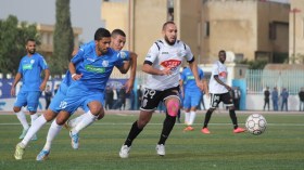 أربع فرق في الريادة والوفاق يراقب المقدمة عن كثب