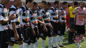 الأنصار‭ ‬يصفون‭ ‬لاعبيهم‭ ‬بالمعوقين‭..‬‮ ‬ويطالبون‭ ‬بحرمانهم‭ ‬من‭ ‬قطع‭ ‬الأراضي