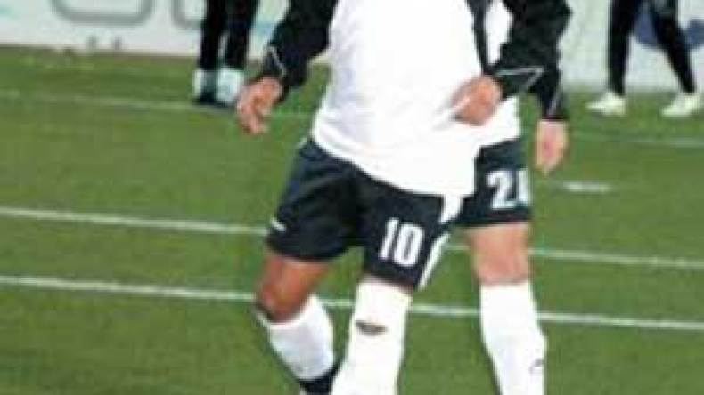 الغيابات والإصابات تتواصل ودمبري يغادر الوفاق