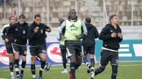 النسور يستعدون لتحدي أحفاد الفراعنة