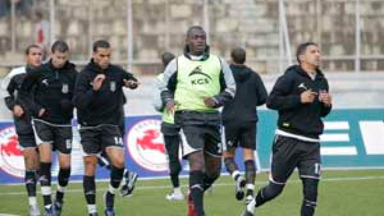 النسور يستعدون لتحدي أحفاد الفراعنة