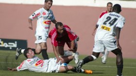 تعزيز الدفاع.. والمباغتة في الهجوم لضمان العودة بأخف الأضرار