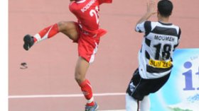 النسر‮ ‬الأسود‮ ‬يوقف‮ ‬زحف‮ ‬الشباب