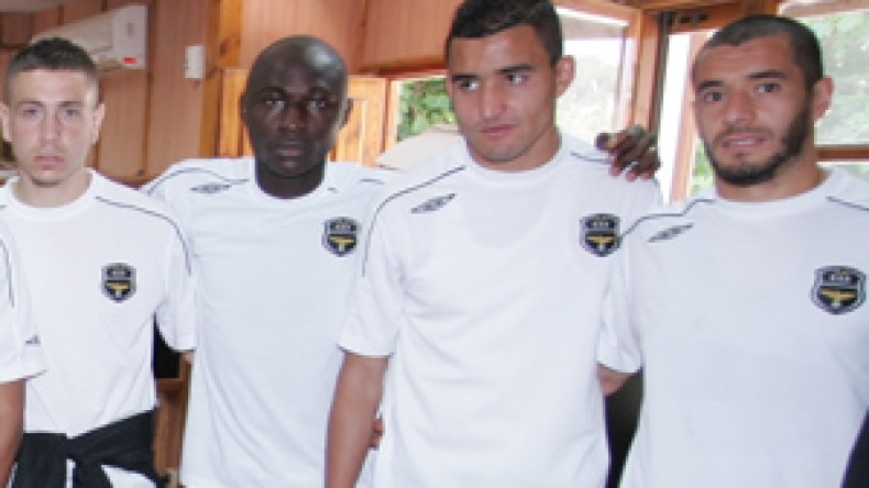 فرانسيس يطير إلى أوروبا، ويخلف يتذوق طعم الكأس