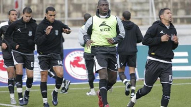 وفاق سطيف في فندق الجيش تحت إشراف بوفنارة بعد معاقبة سيموندي