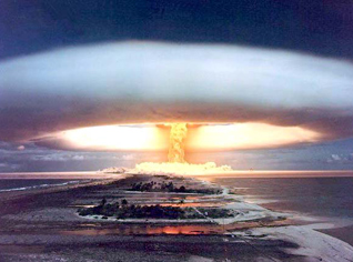 Essais nucléaires: La nonchalance de la France à assainir les sites exaspère l’Algérie.