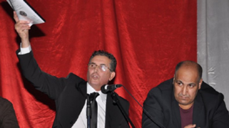 سكلولي‭ ‬يصف‭ ‬سرار‭ ‬بالسمكة‭ ‬ويرفض‭ ‬المصادقة‭ ‬على‭ ‬التقرير‭ ‬المالي