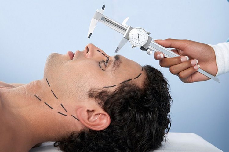 Chirurgie et médecine esthétique: les hommes presque aussi nombreux que les femmes!