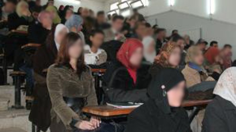 “موضة” الأمراض والكسور والإغماءات تنتشر بقوة بين الطلبة في فترة الامتحانات