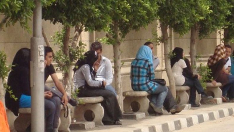 طالبات يتحولن إلى مدربات رقص ليلا والثمن تسجيل فيديو خطير بالهاتف النقال