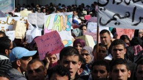 طلبة الجامعات والمدارس العليا في تجمعات لمواجهة شبح السنة البيضاء