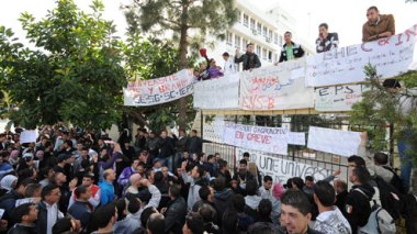 L'Université sur un volcan: les étudiants persistent et signent