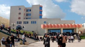 طلبة يدخلون سوق الشغل ومدرجات خاوية على عروشها