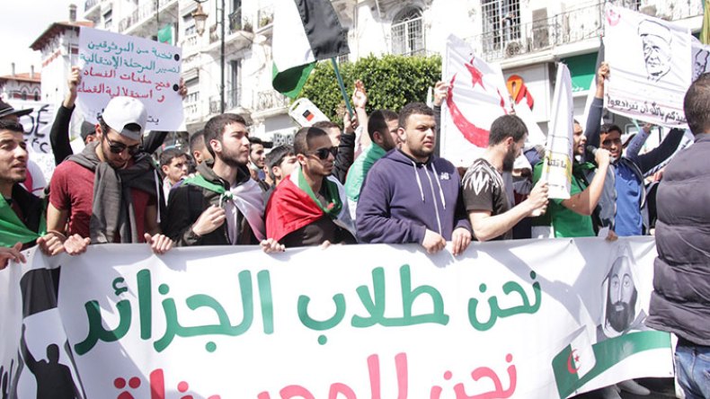 “أين المفر.. السجن أمامكم والشعب وراءكم!”