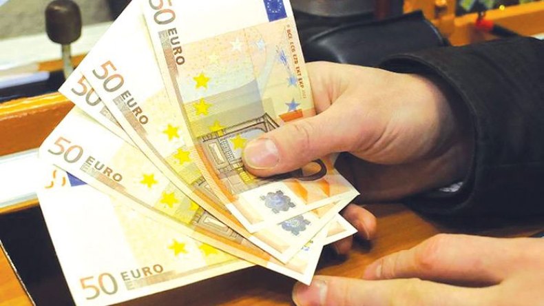 شيخ يحاول تهريب 123 ألف أورو نحو المغرب!