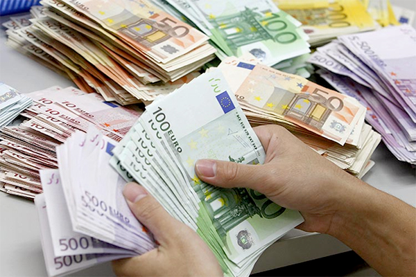 Africans Drown Algeria Market With Forged Hard Currency