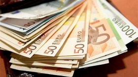 الترخيص بإدخال وإخراج 10 آلاف أورو للمهاجرين وبعث ملف السكنات