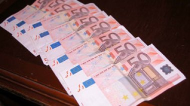 A gang of forgers set up a virtual bank to smuggle fake bills