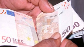 اكتناز رجال أعمال لأموال بالدوفيز وراء التهاب الأورو