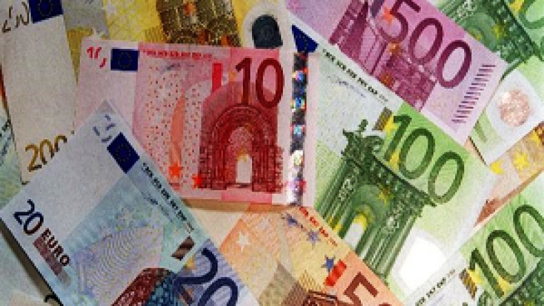 مدير وكالة القرض الشعبي الجزائري يحوّل 40 ألف أورو و50 مليون سنتيم