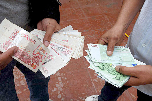 Algerian Dinar Collapses Against The Euro In Banks
