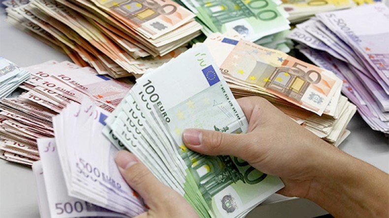 أفارقة يغرقون السوق الوطنية بأموال مزوّرة بـ”الأورو” و”الدولار”