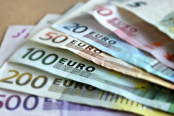Hard currency is authorized at 1,000 Euros for people who enter or leave Algeria