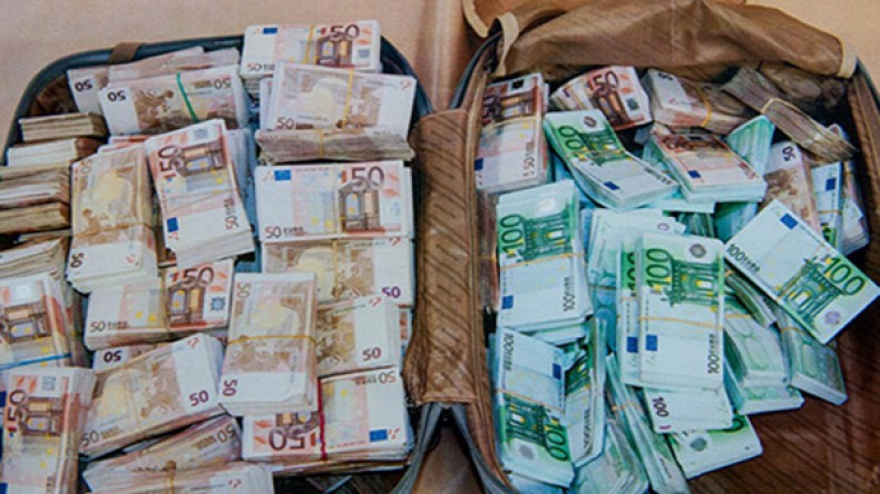 رجل أعمال تركي حاول تهريب 40 ألف أورو من الجزائر إلى أسطنبول