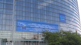 إيرلندا توقع الاتحاد الأوروبي في أزمة