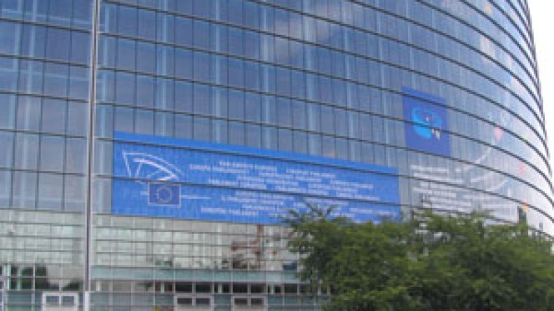 إيرلندا توقع الاتحاد الأوروبي في أزمة