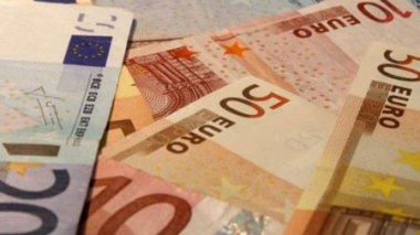 Grèce : il détruit 500 000 euros avant de se donner la mort !