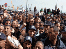 Hundred patriots rally day and night in Algiers to demand compensation