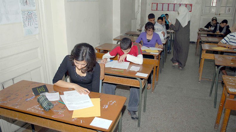 أساتذة الابتدائي يستأنفون الاختبارات.. والإضراب “مؤجل”