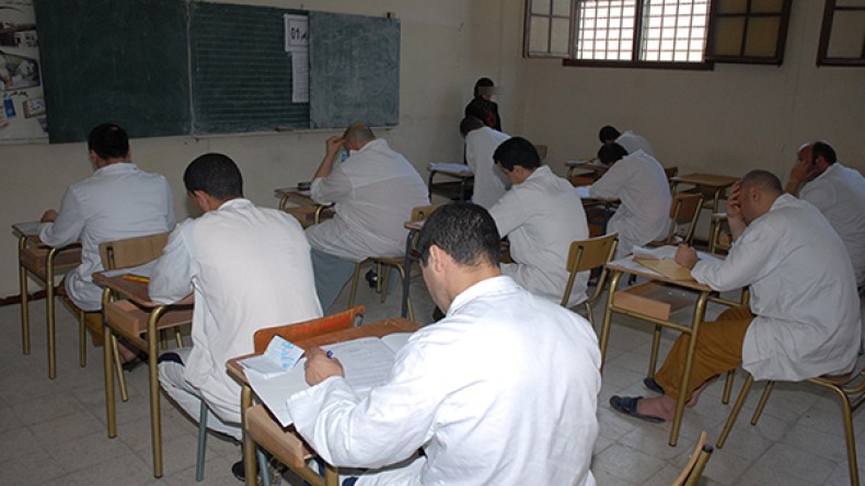 فرق متنقلة لإصدار البطاقة البيومترية لمترشحي البكالوريا المسجونين